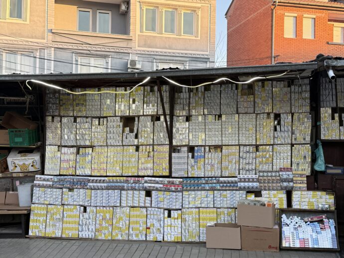 一面のタバコの箱