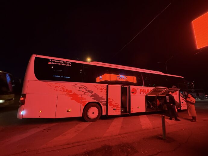 Pristina Bus Stationに到着したバス