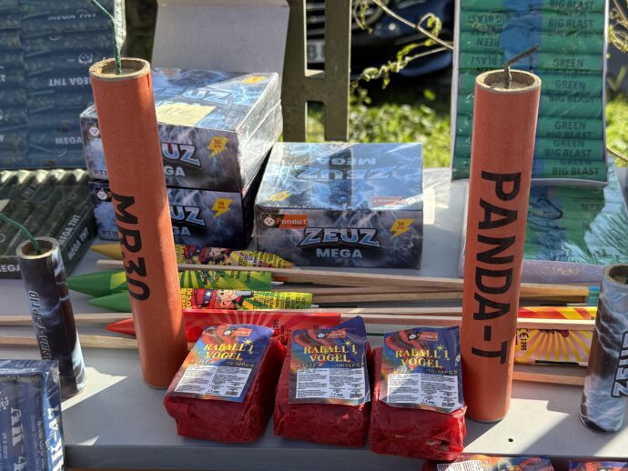 爆竹と花火の販売