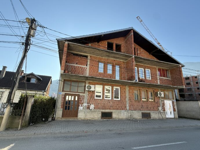 バルコニーの手すりがない住宅