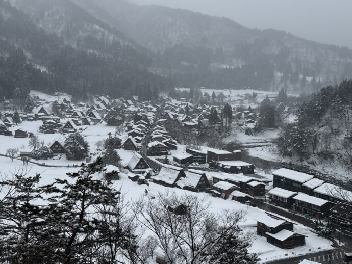 荻町城跡展望台から眺める白川郷
