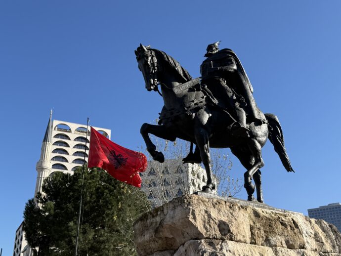 スカンデルベグ騎馬像