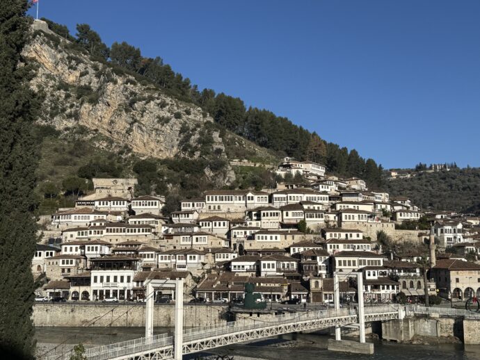 テラスから見えるベラトの町並み