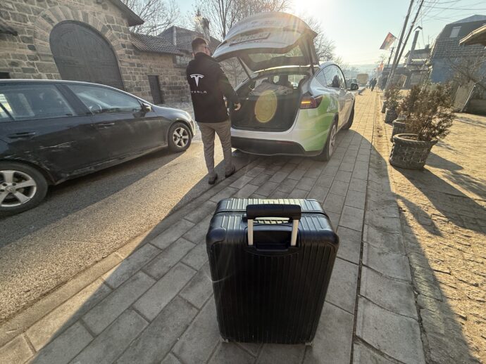 タクシーとスーツケース