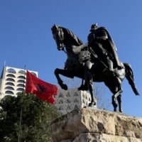 スカンデルベグ騎馬像