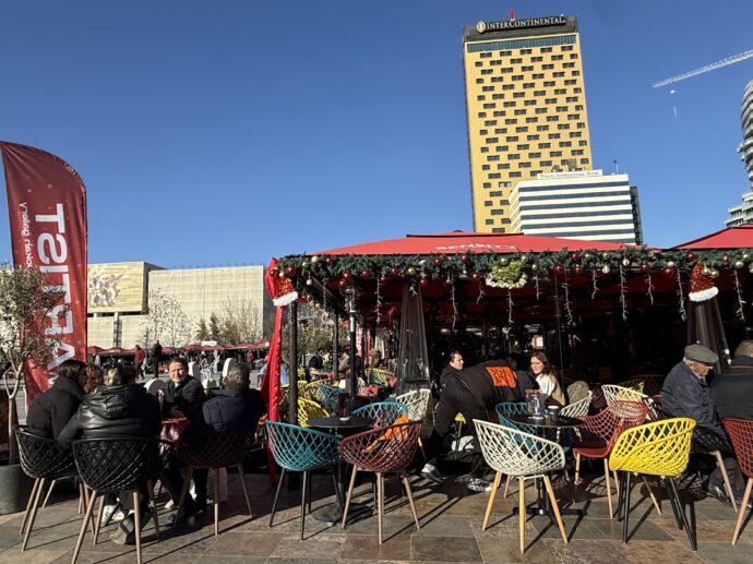 オープンエアのレストラン