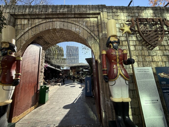 ティラナ城跡の入り口