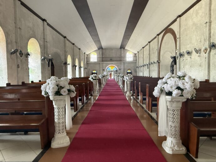 ダラガ教会の内部