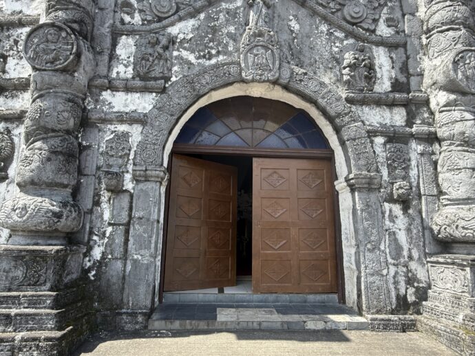 ダラガ教会の入り口