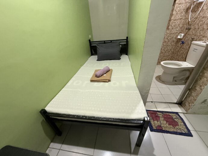 ホテルの極小ベッド