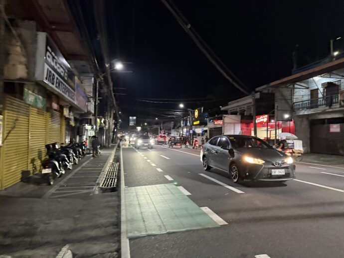 アルバイ地区の道路