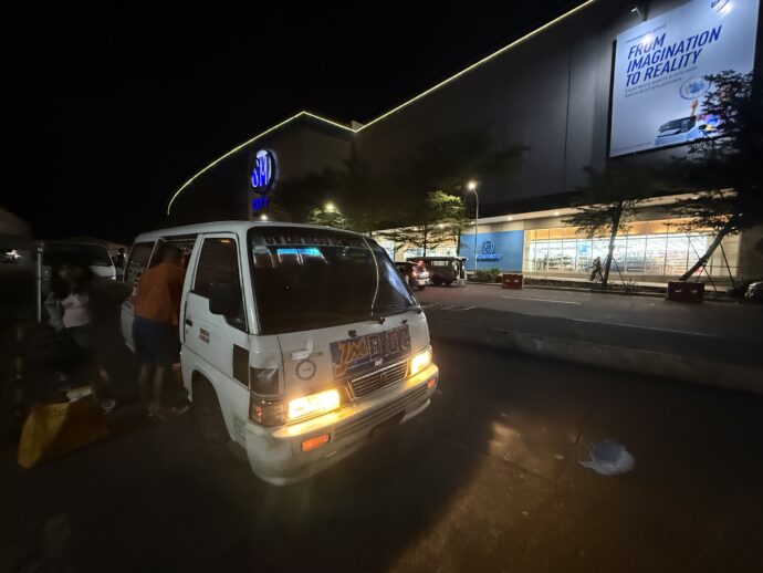 到着したミニバス