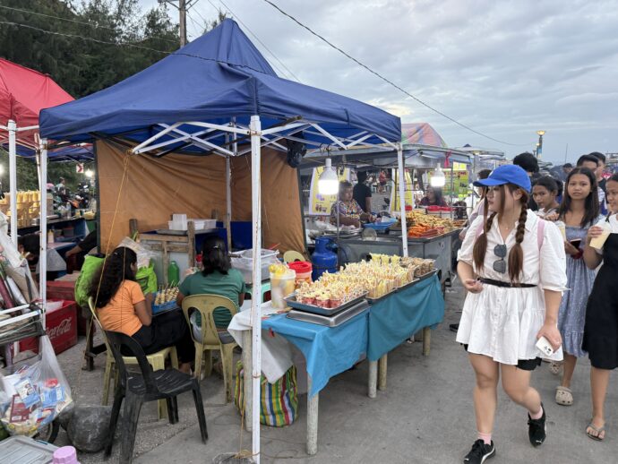 レガスピ港の屋台街