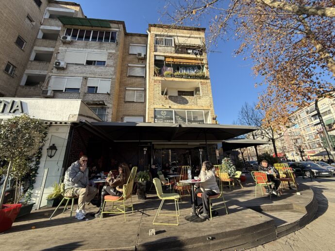 ブリリ地区のカフェ