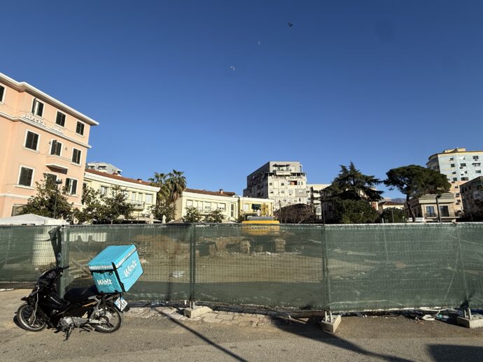 立ち入り禁止のネット