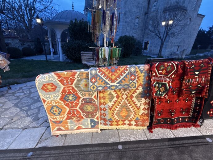 モスク裏のみやげ店