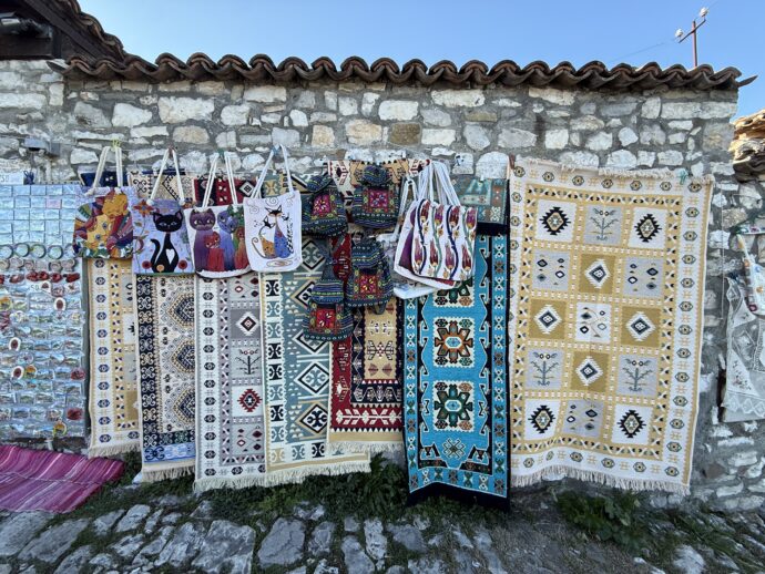 吊るされたカーペット