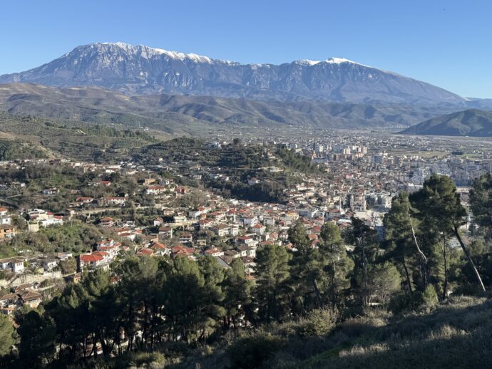 見下ろすベラトの町