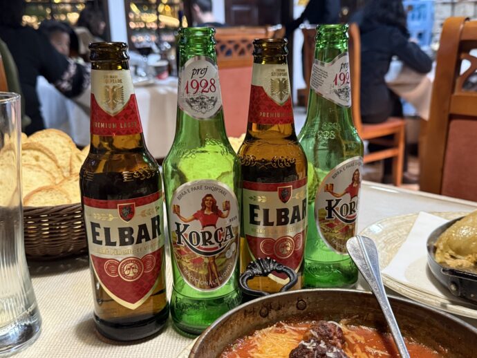 アルバニアのビール４本