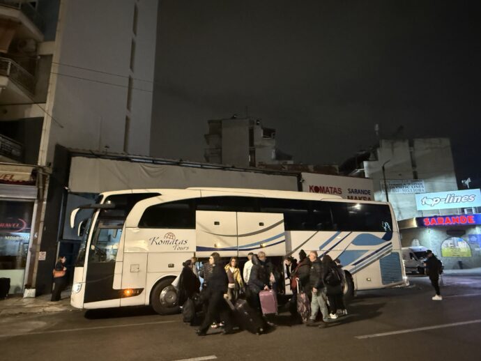 アテネ BSTに到着した国際バス