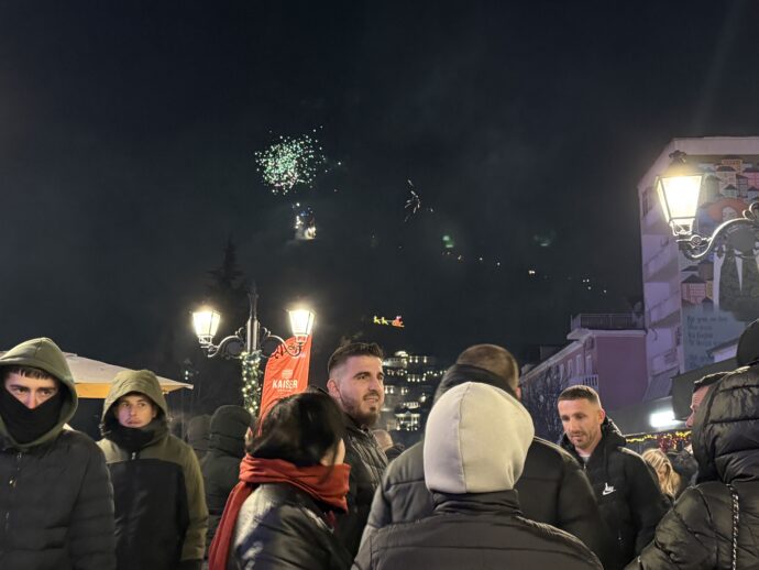 帰路につく人々