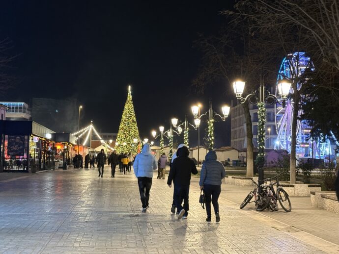 カウントダウンへ向かう人