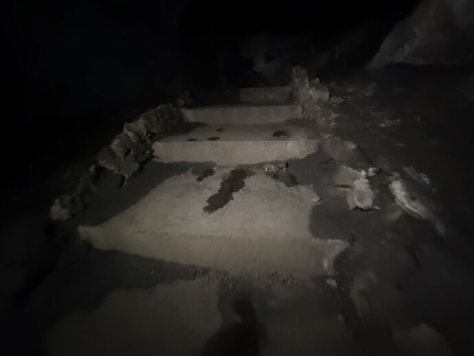 コンクリ補装の階段