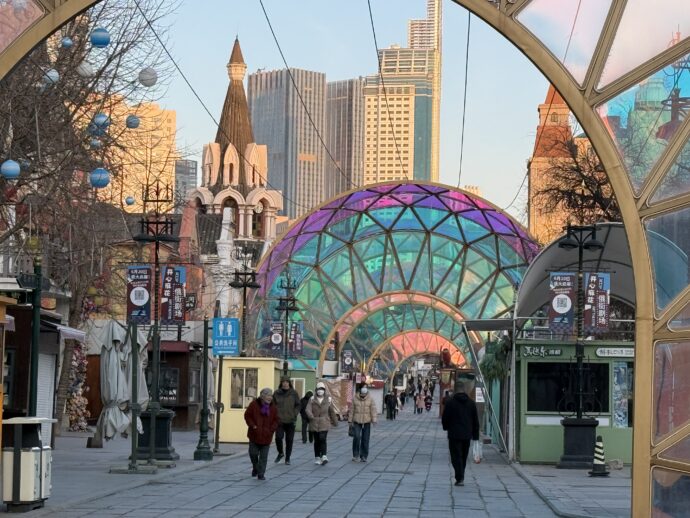 団結街のアーチ