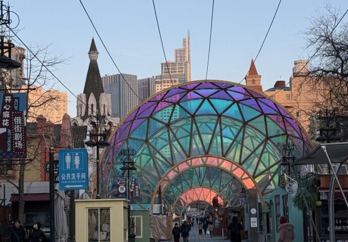 団結街のアーチ