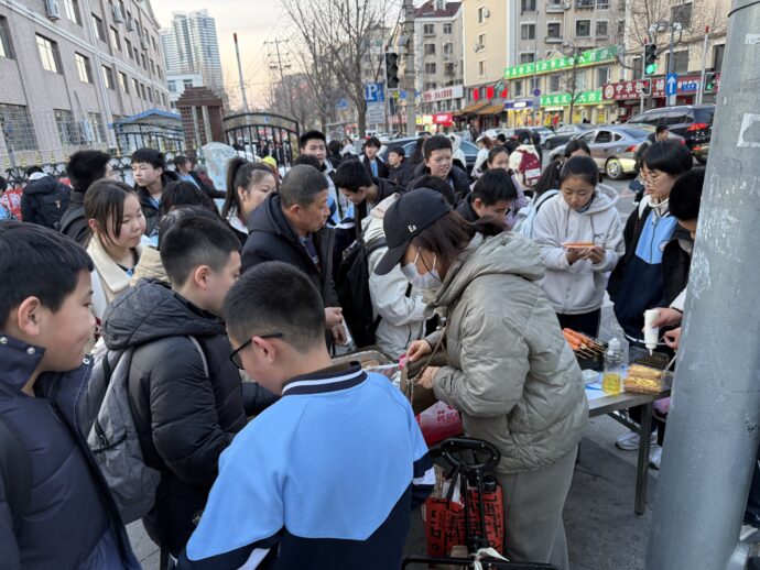 学校がえりの児童たち