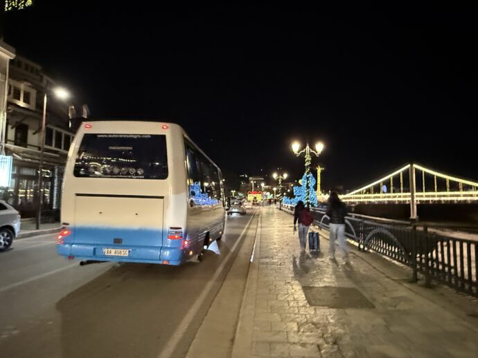 到着したミニバス