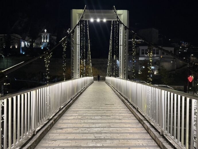 ライトアップされた橋