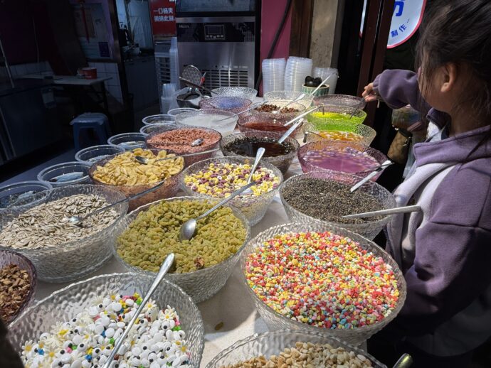 自分で具材を選んで作るスイーツ