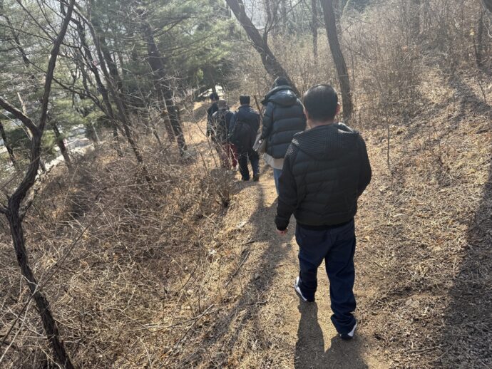 山歩きする団体