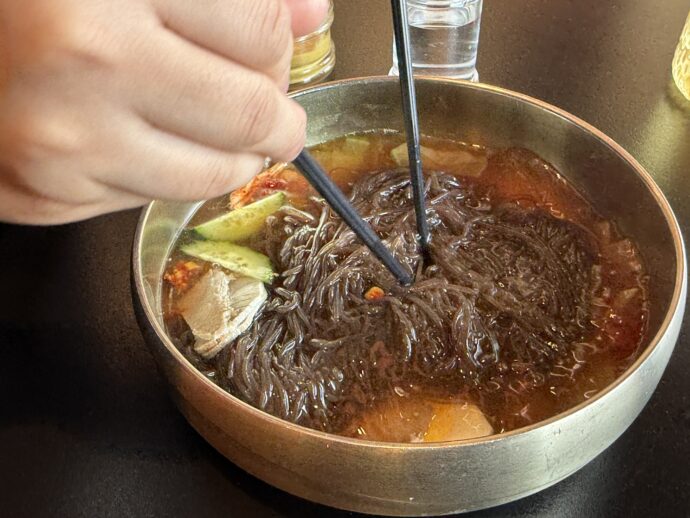 朝鲜冷面を混ぜる