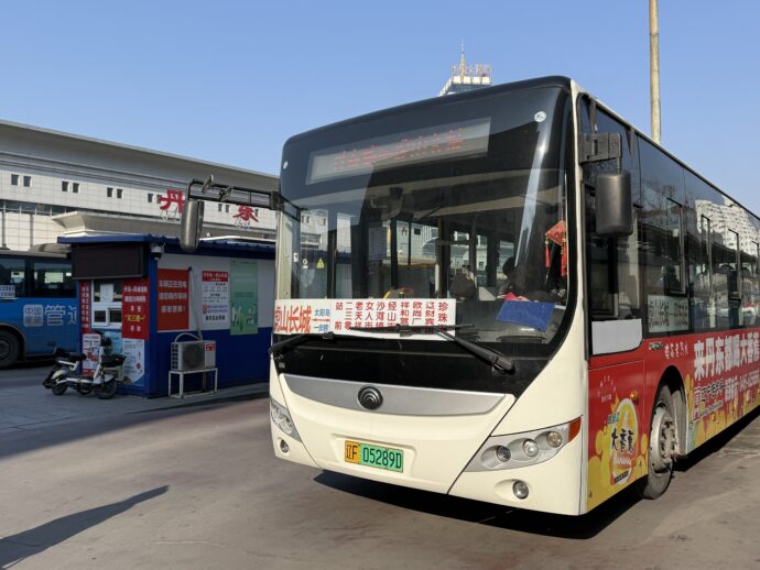 虎山長城へのバス