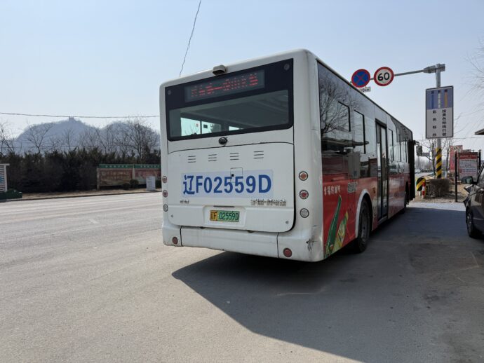 停車しているバス