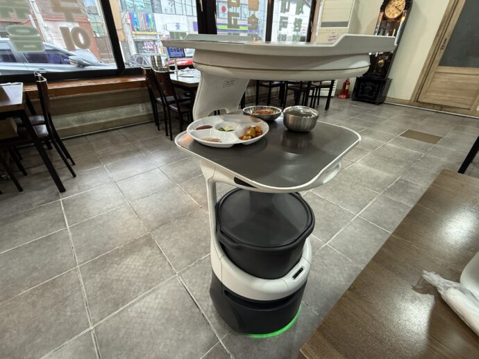 提供はロボット