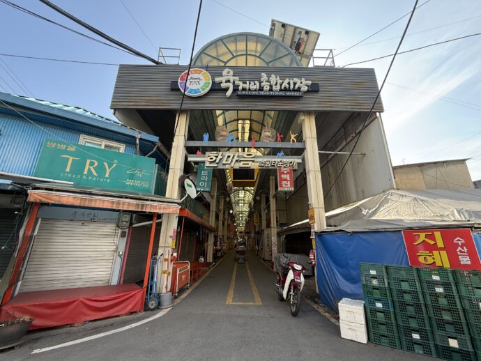 ユッコリ総合市場入り口
