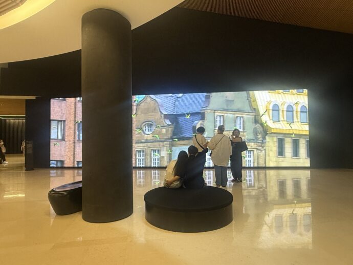 リウム美術館のロビー