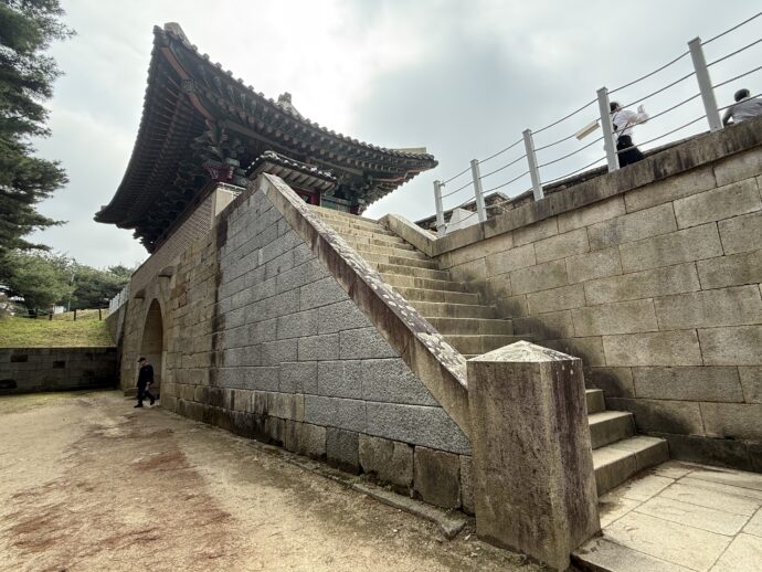 上党山城の城壁への階段