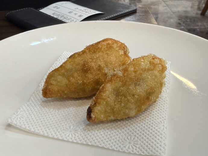 唐辛子餃子の揚げ餃子