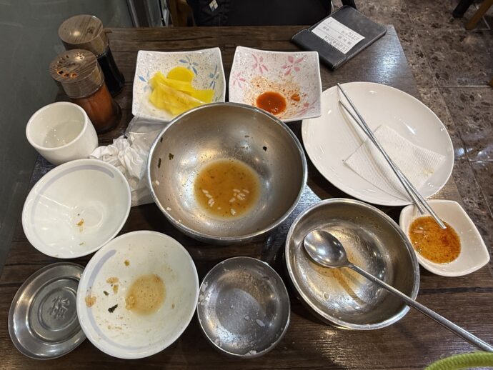 元祖唐辛子餃子の店内での食後