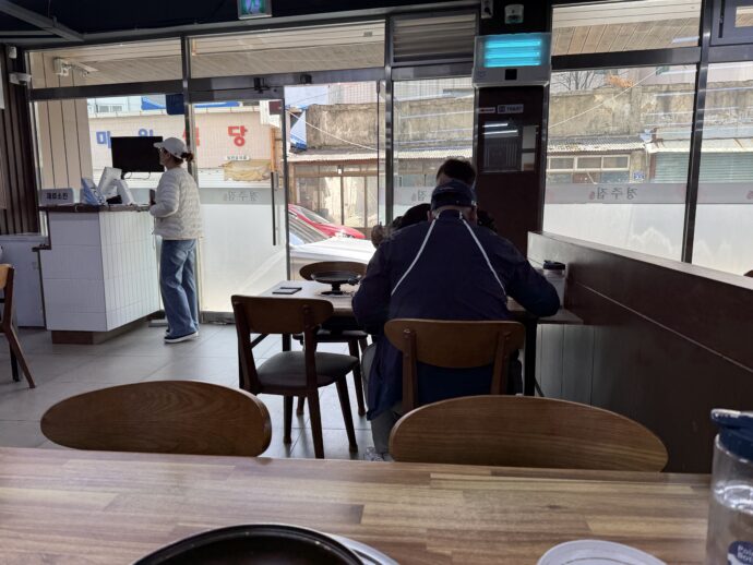 慶州屋きのこチゲの店内