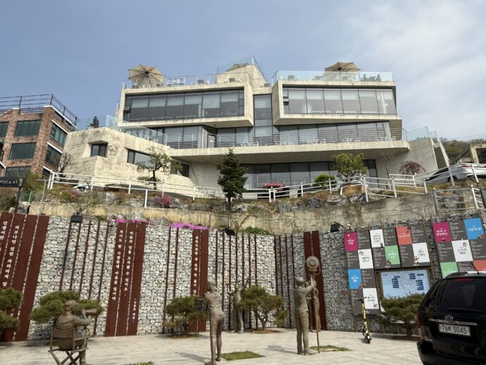 寿岩コルの建物