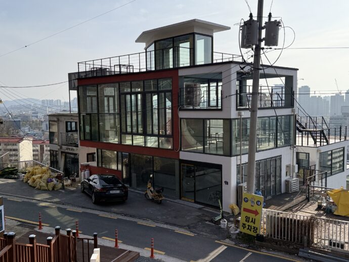 建設中のルーフトップカフェ