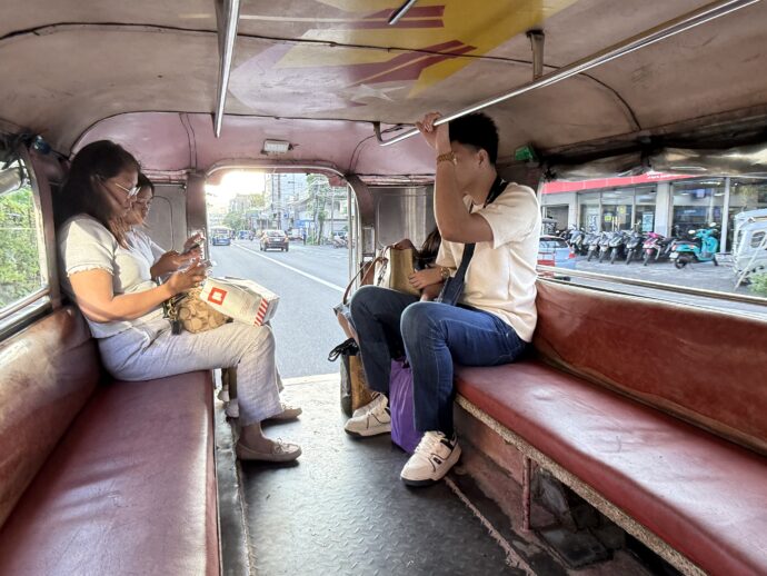 空いてきたジプニー車内