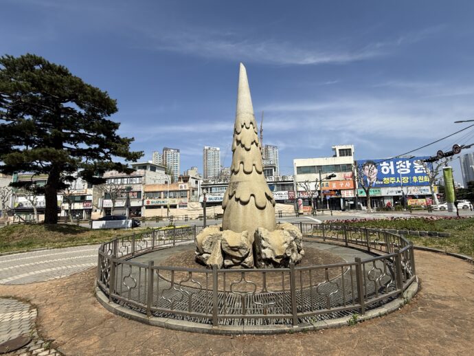 ツリーみたいなモニュメント