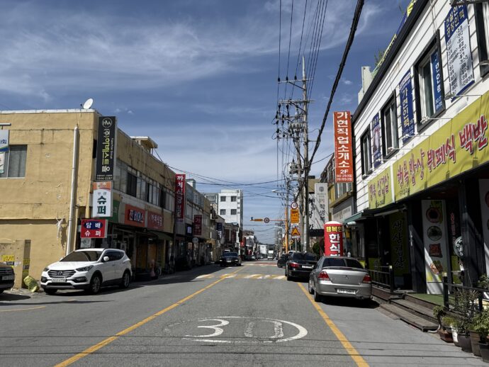 人気のない道路