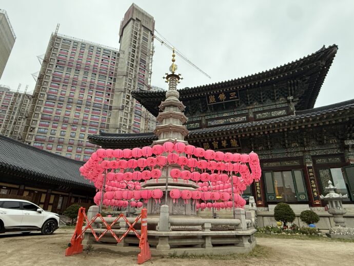 ヨンファ寺の境内
